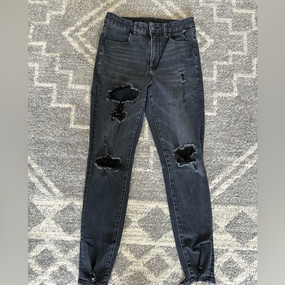 American Eagle - Size 6 - Rip Skinny - High Rise